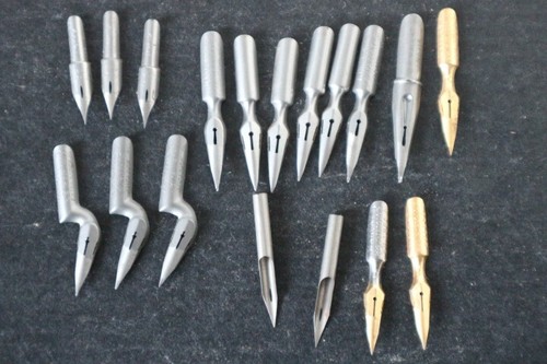 Lot plumes mallat - de, nib