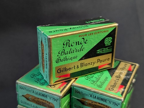 Boite 144 plumes gilbert - plumes,